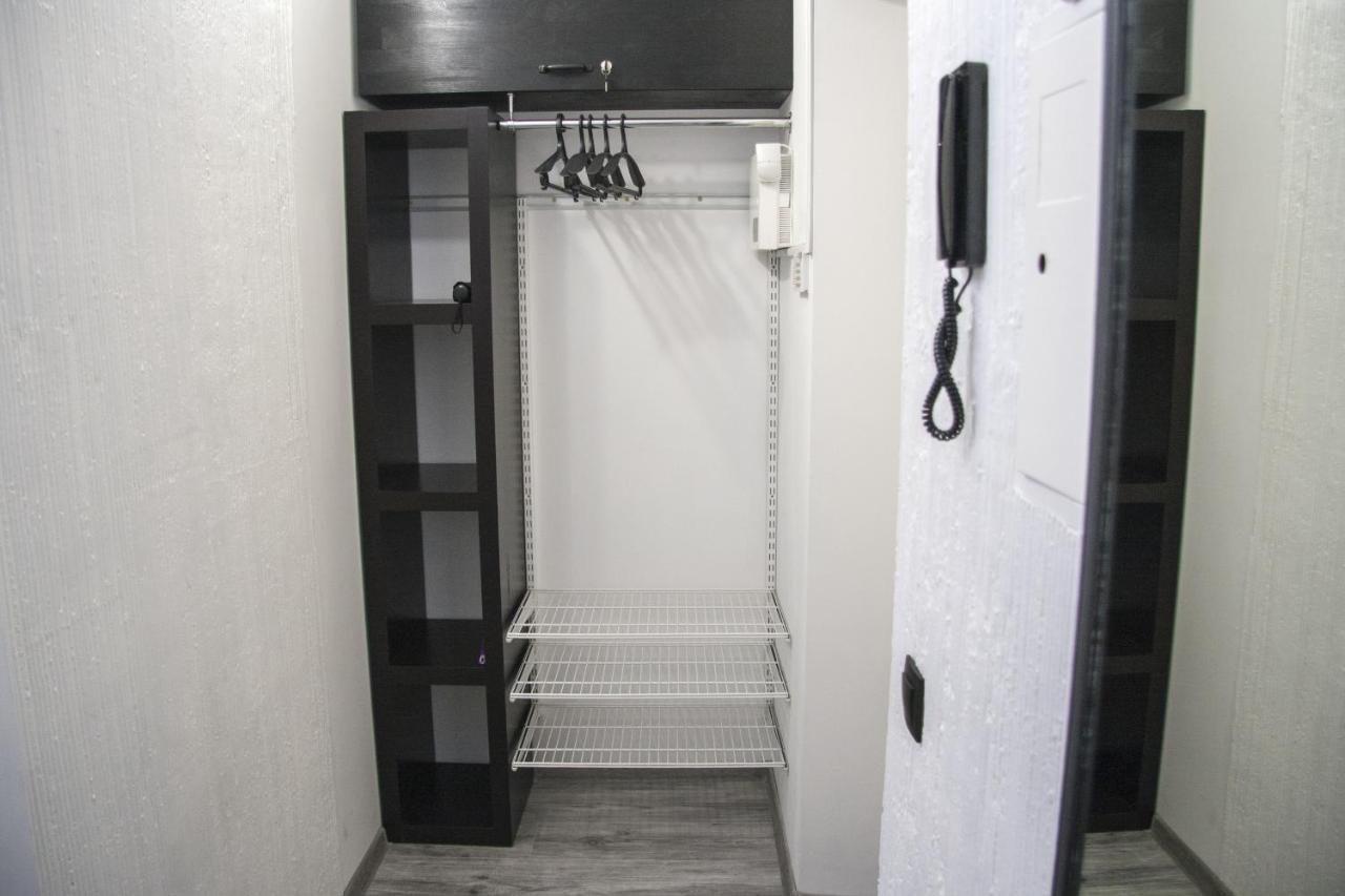 Black&White Apartment On Saksaganskogo Kyiv Exterior photo
