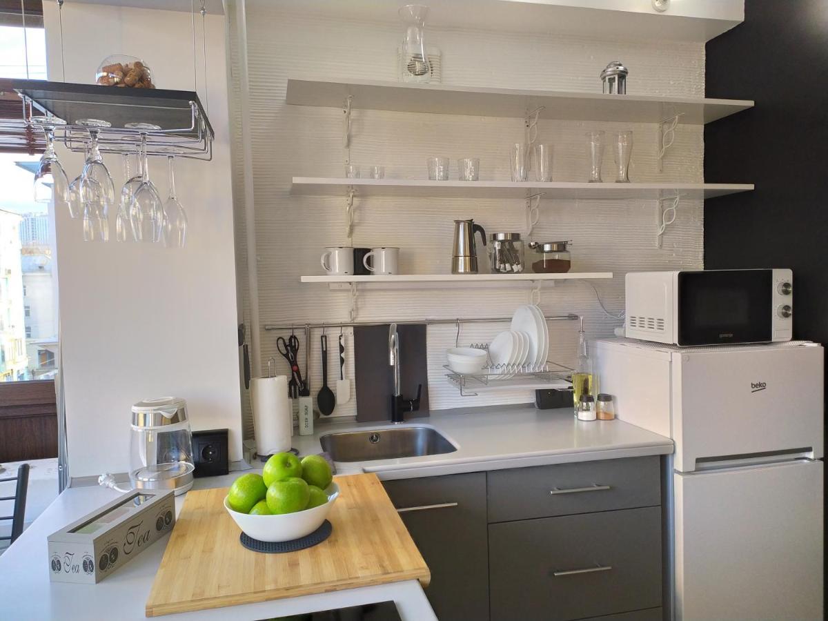 Black&White Apartment On Saksaganskogo Kyiv Exterior photo