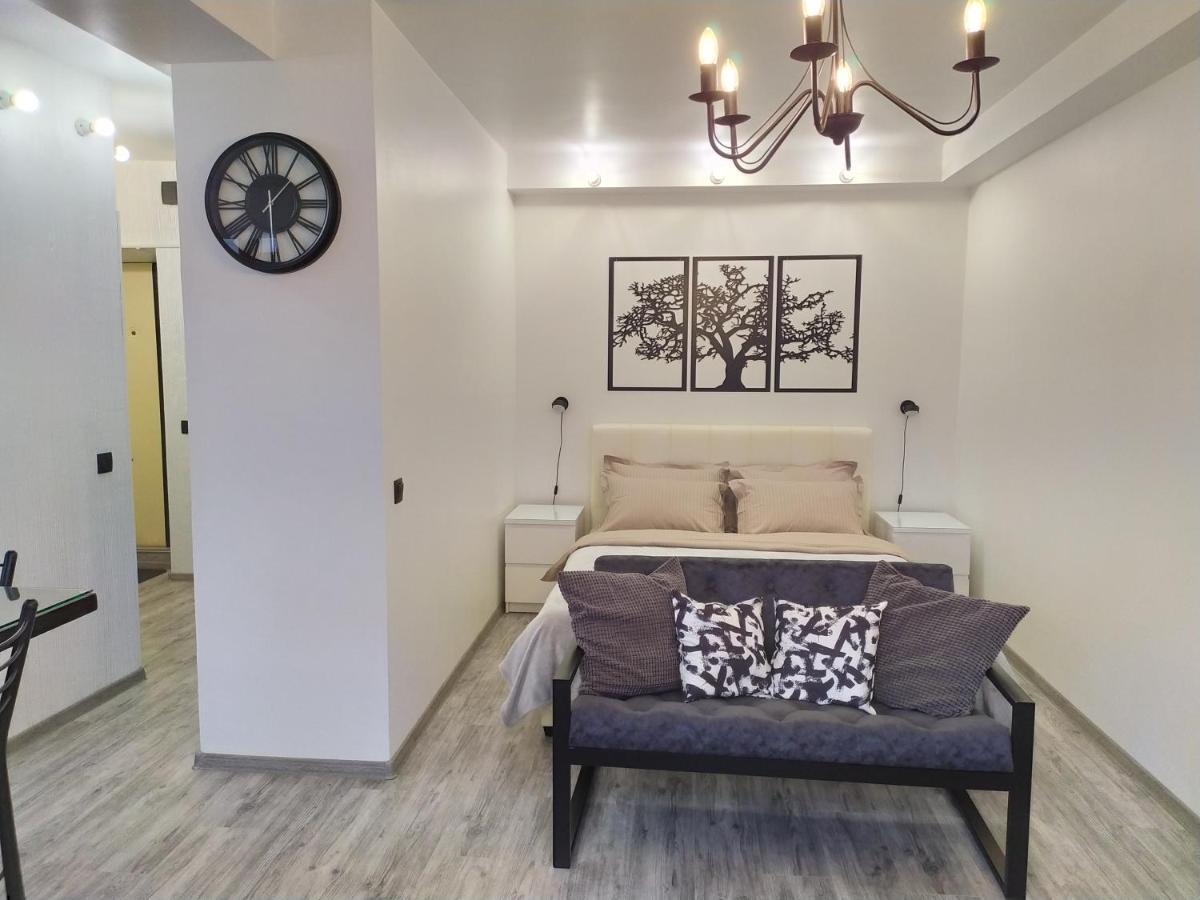 Black&White Apartment On Saksaganskogo Kyiv Exterior photo